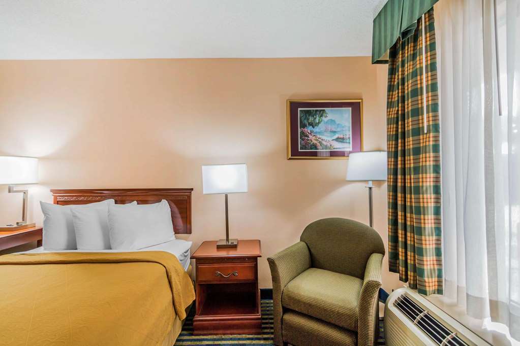 Quality Savannah I-95 Inn 2*